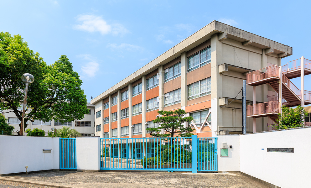 市立国松緑丘小学校最近区画：徒歩2分（約120m）・最遠区画：徒歩4分（約260m）